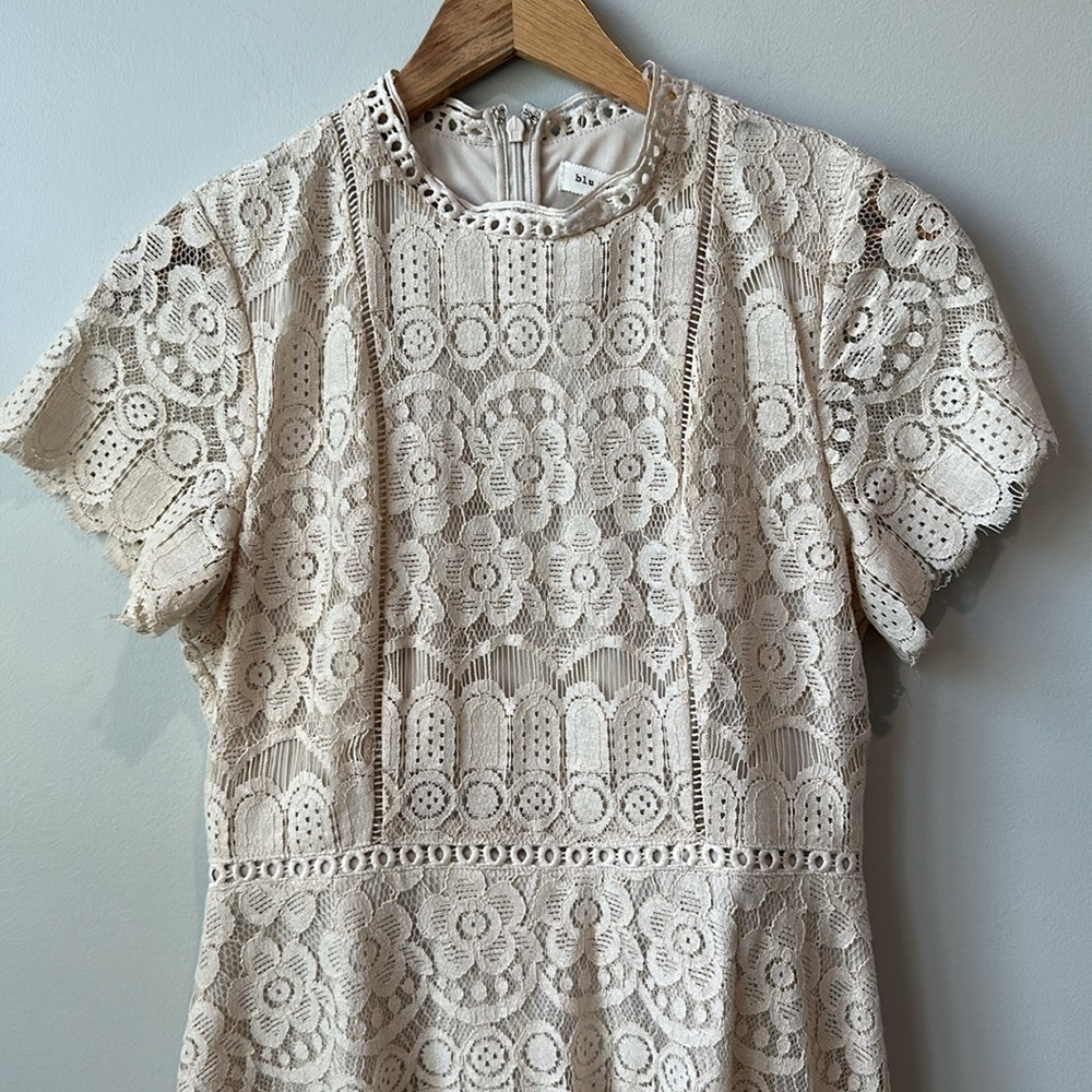 NWT Blu Pepper Ivory Lace  High Waist Dress with Flutter Sleeve S - Picture 5 of 8
